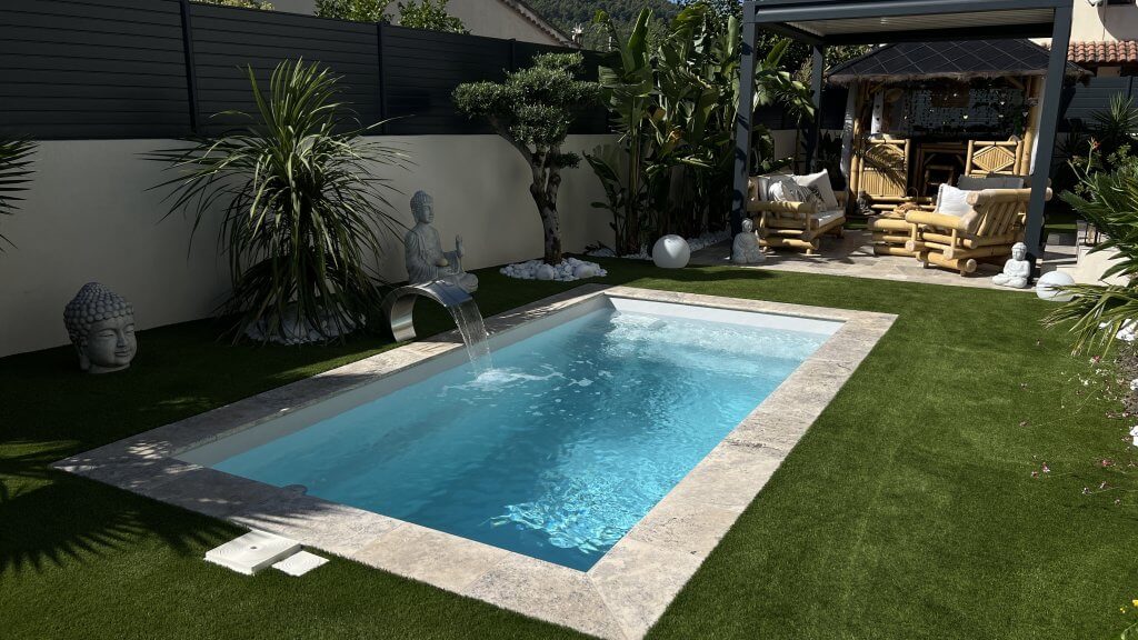 Optimiser son petit jardin avec une mini piscine coque